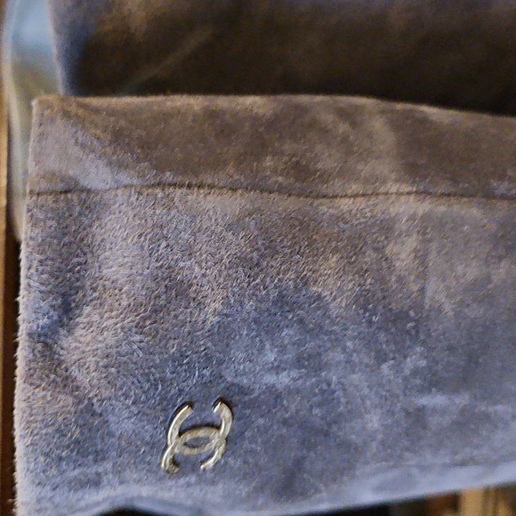 Chanel grey suede high boots - SZ 39 1/2 only worn a few times ** make an offer! - Picture 6 of 9